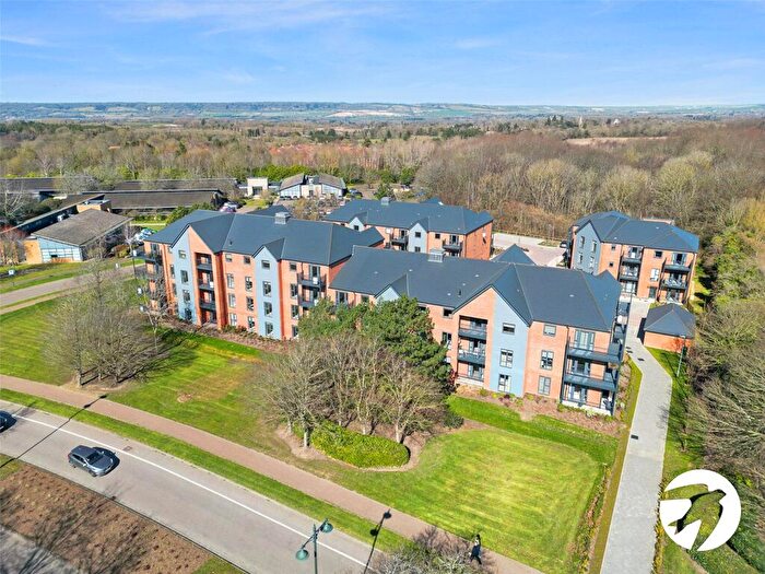 2 Bedroom Flat To Rent In Batesford Close, Kings Hill, West Malling, Kent, ME19