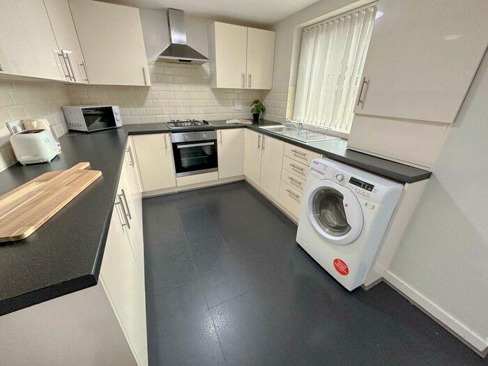 6 Bedroom Terraced House To Rent In Adelaide Road, L7