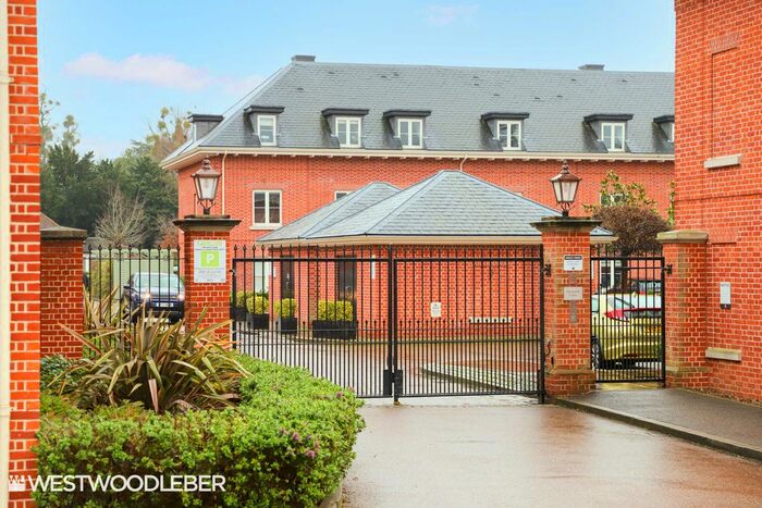 2 Bedroom Flat To Rent In Henmarsh Court, Balls Park, Hertford, SG13