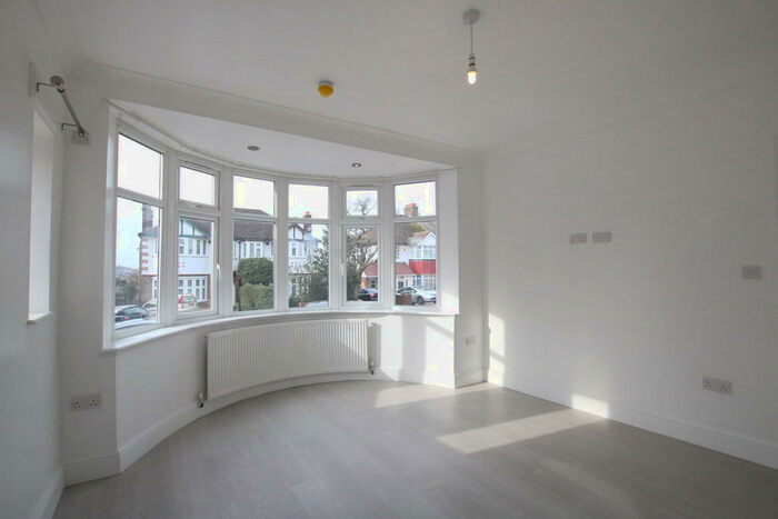 5 Bedroom End Of Terrace House To Rent In Highfield Close, Kingsbury, NW9