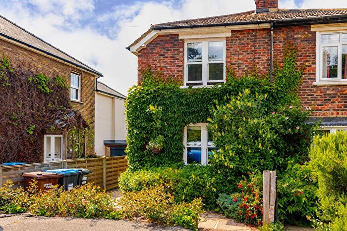 2 Bedroom Semi-Detached House For Sale In Beechwood Road, Caterham, CR3