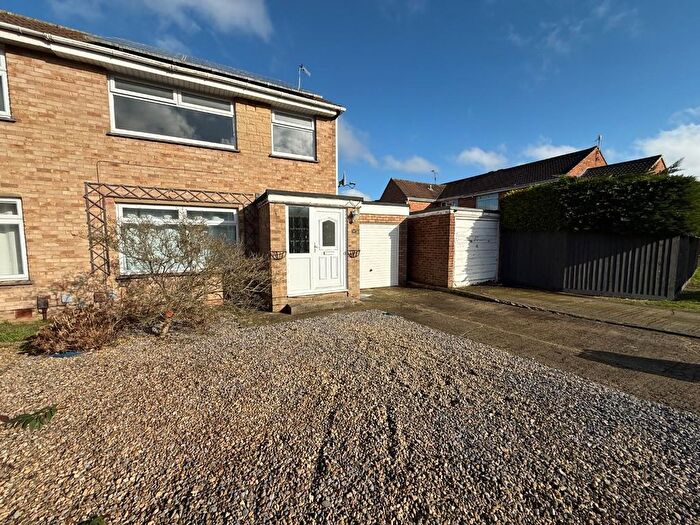 3 Bedroom Semi-detached House For Sale In Calder Close, Greenmeadow, SN25