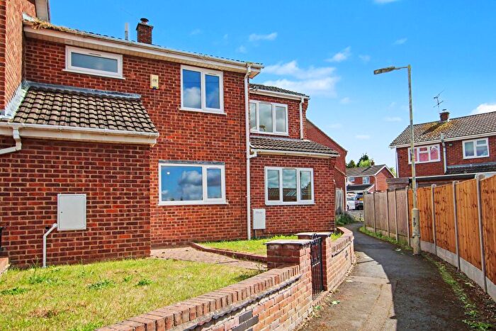 3 Bedroom Semi Detached House For Sale In Abney Walk, Swadlincote, DE12