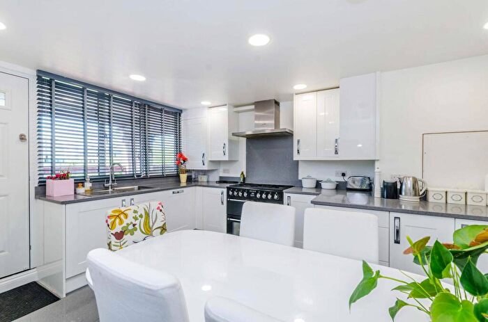 3 Bedroom Flat To Rent In Lilestone Street, Lisson Grove, London, NW8