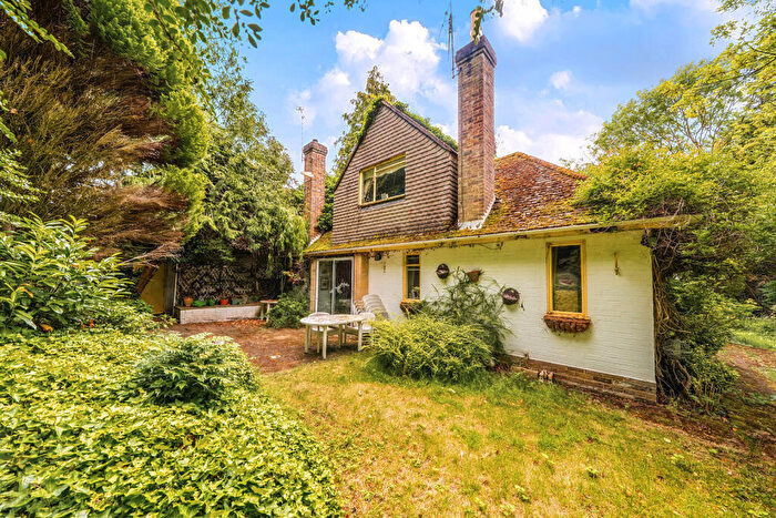 3 Bedroom Bungalow For Sale In Aylmer Drive, Stanmore, Middlesex, , Stanmore, HA7