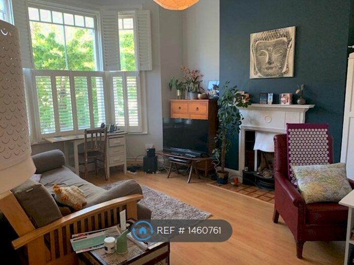 1 Bedroom Flat To Rent In Ground Floor, London, SW18