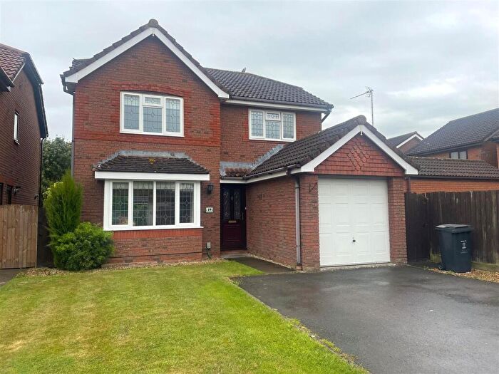4 Bedroom House To Rent In Bullfinch Close, Swindon, SN3