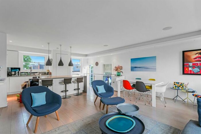 3 Bedroom Flat To Rent In Kempsford Gardens, London, SW5