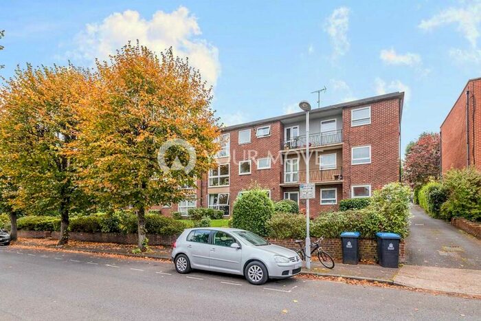 2 Bedroom Flat To Rent In Drake Court, Cranes Park Avenue, Surbiton, KT5