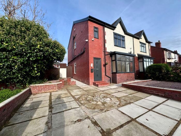 5 Bedroom Semi-Detached House To Rent In Whitecroft Road, Bolton, BL1