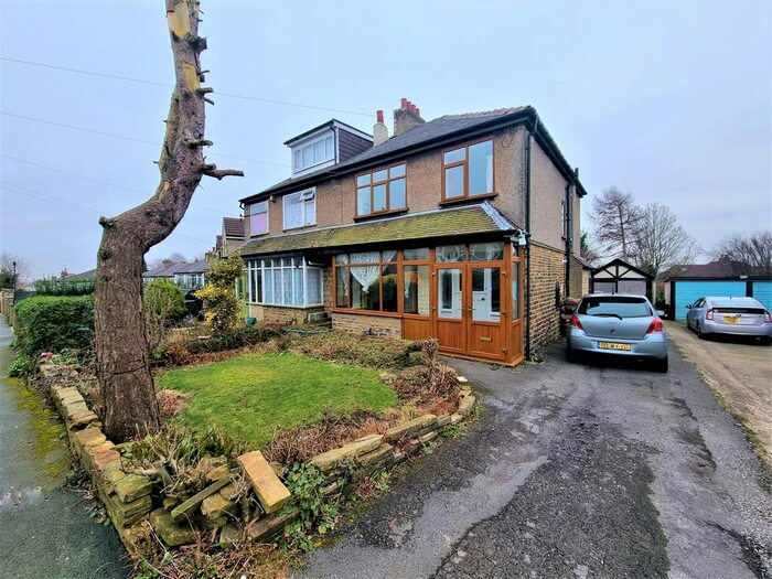 3 Bedroom Semi-Detached House To Rent In Wheatland's Grove, Bradford BD9
