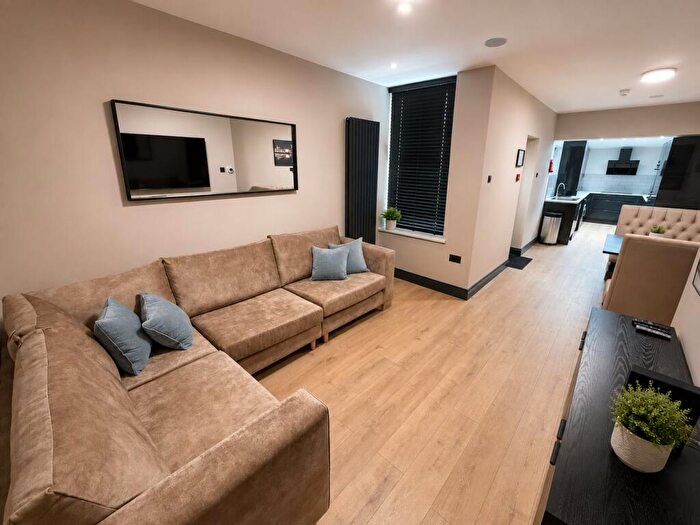 6 Bedroom Terraced House To Rent In Jubilee Drive, L7