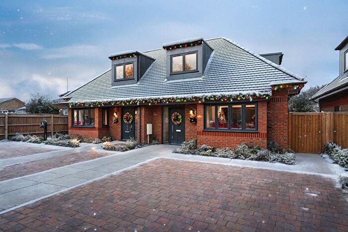 4 Bedroom Bungalow For Sale In Redheath Close, Watford, WD25