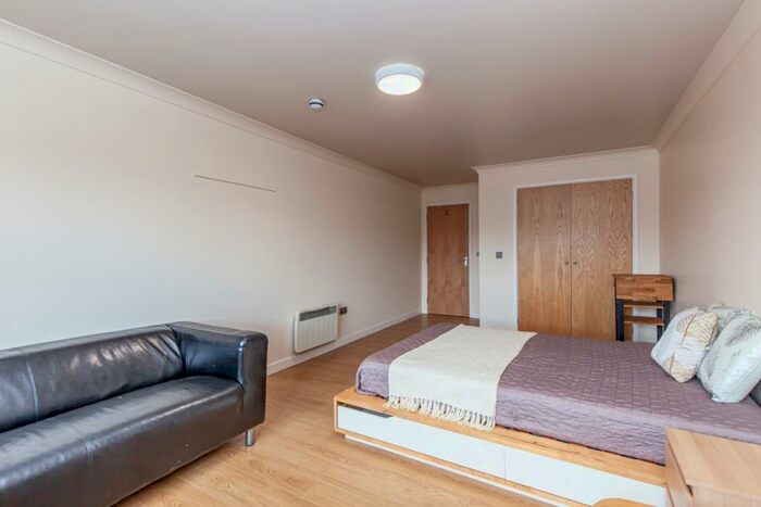 1 Bedroom Flat To Rent In Cowley Road. Oxford, OX4