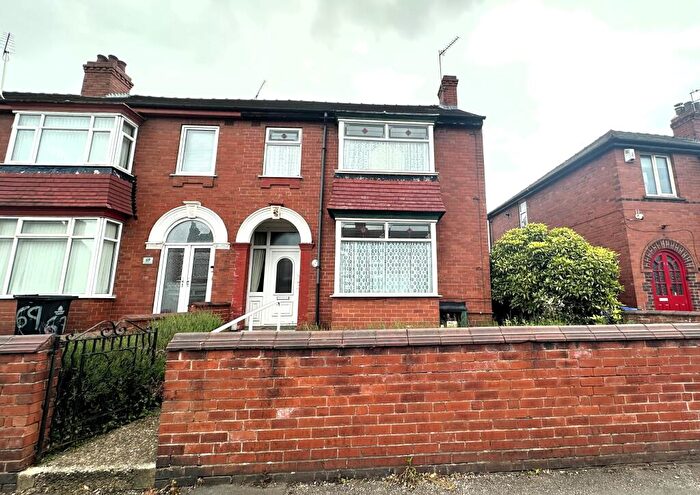 3 Bedroom Semi-Detached House For Sale In . Littlemoor Lane, Doncaster, DN4