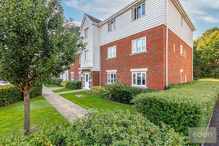 2 Bedroom Flat To Rent In Ingram Close, Larkfield, ME20