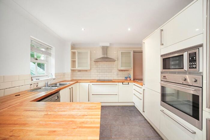 2 Bedroom Flat To Rent In Northpoint Square, Camden, NW1