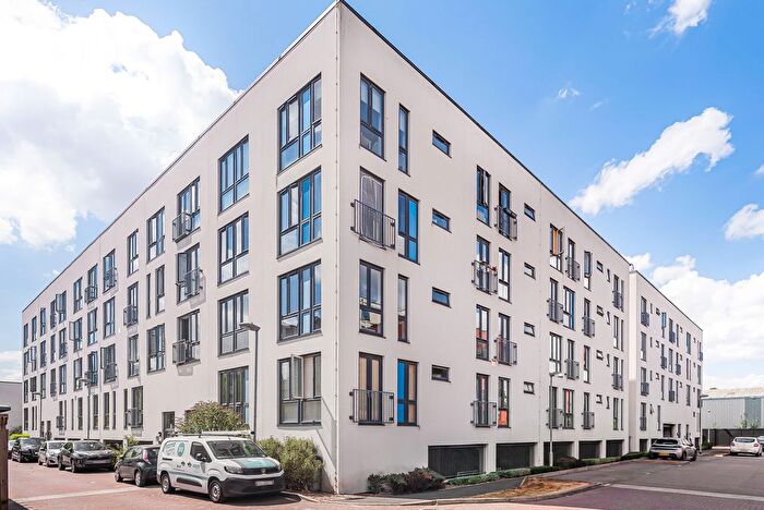 2 Bedroom Flat For Sale In Otto Road, Welwyn Garden City, AL7
