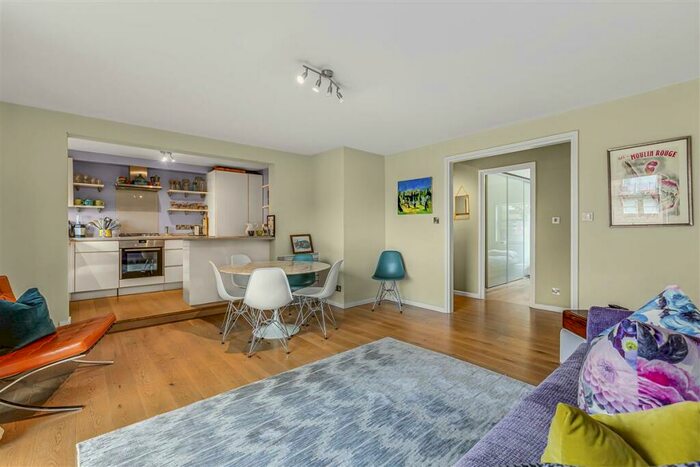 2 Bedroom Flat To Rent In Thorney Crescent, SW11