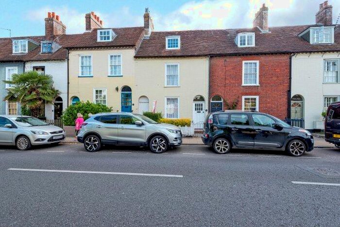 3 Bedroom Property To Rent In Southampton Road, Lymington, SO41