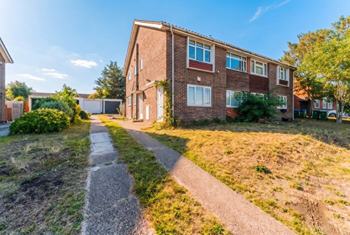 2 Bedroom Maisonette For Sale In Bexley Road, Erith, Kent, DA8