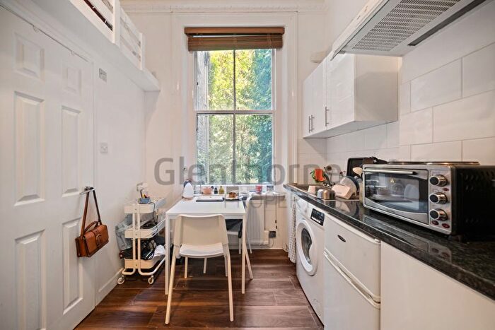 Studio To Rent In Holland Road, London, W14