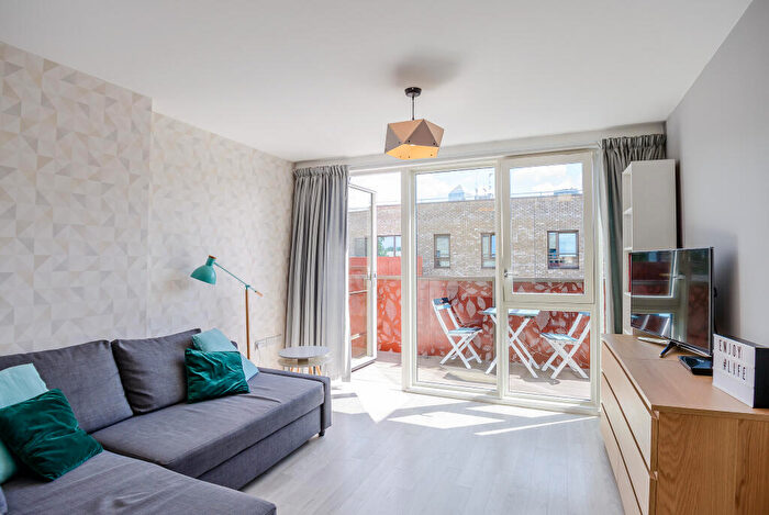 1 Bedroom Apartment For Sale In Bluebell House, , Blondin Way, London, SE16