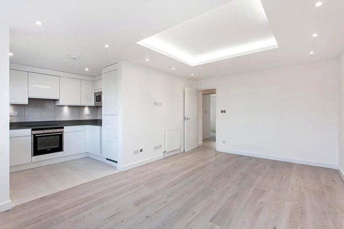 2 Bedroom Apartment For Sale In Westleigh Court, - Nether Street, North Finchley, London, N12