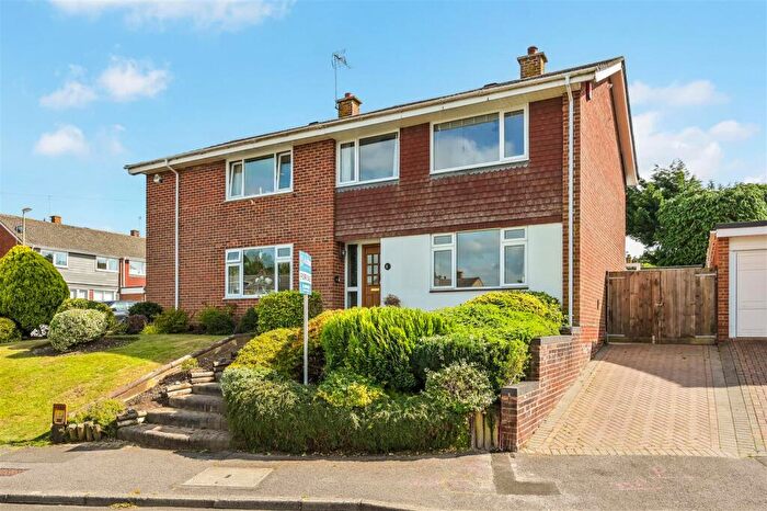 3 Bedroom Semi Detached House For Sale In Beacon Way, Park Gate, SO31