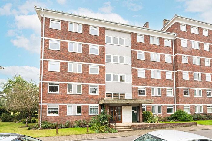 2 Bedroom Flat For Sale In Courtlands, Sheen Road, Richmond, TW10
