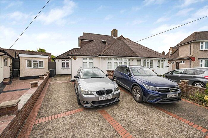 4 Bedroom Bungalow For Sale In Hardwicke Avenue, Hounslow, TW5