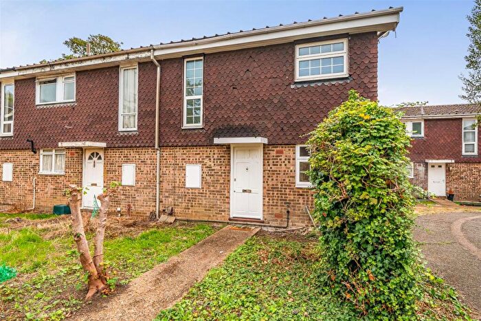 3 Bedroom End Of Terrace House For Sale In Smith Street, Surbiton, KT5