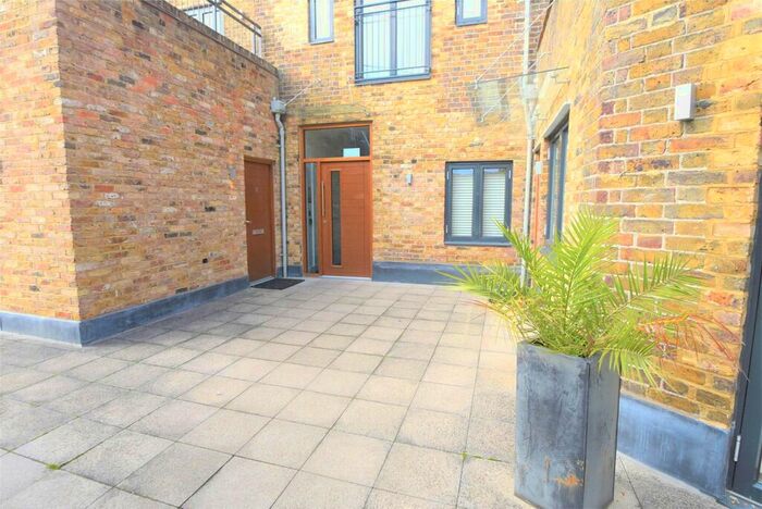 Studio To Rent In Peascod House, Peascod Place, Windsor, Berkshire, SL4
