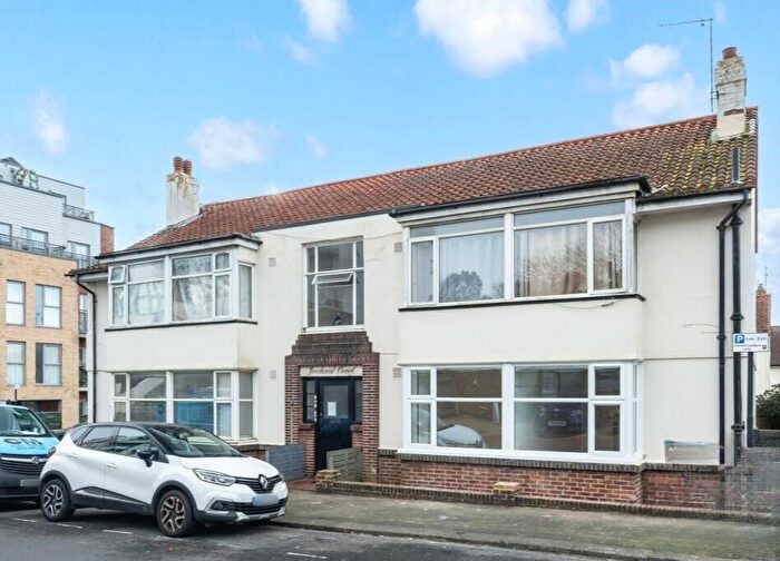 2 Bedroom Flat For Sale In Kingsthorpe Road, Hove, BN3
