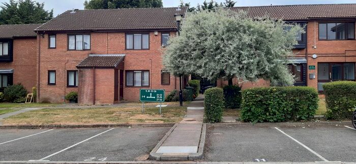 Studio To Rent In Colin Road, Luton, LU2