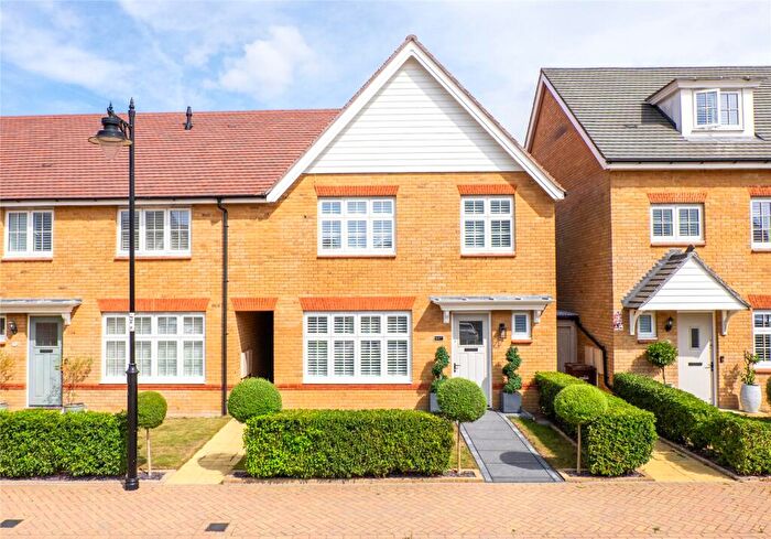 3 Bedroom End Of Terrace House For Sale In Nunnery Way, Rochester, Kent, ME2