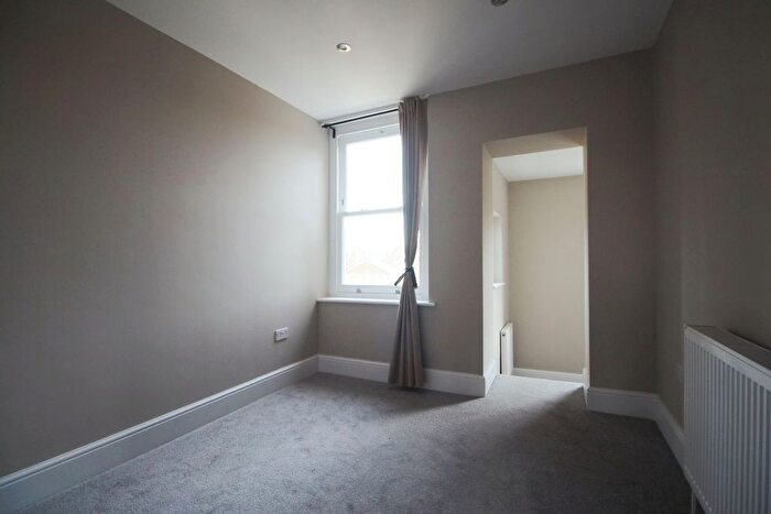 1 Bedroom Flat To Rent In Silver Street, Enfield, EN1