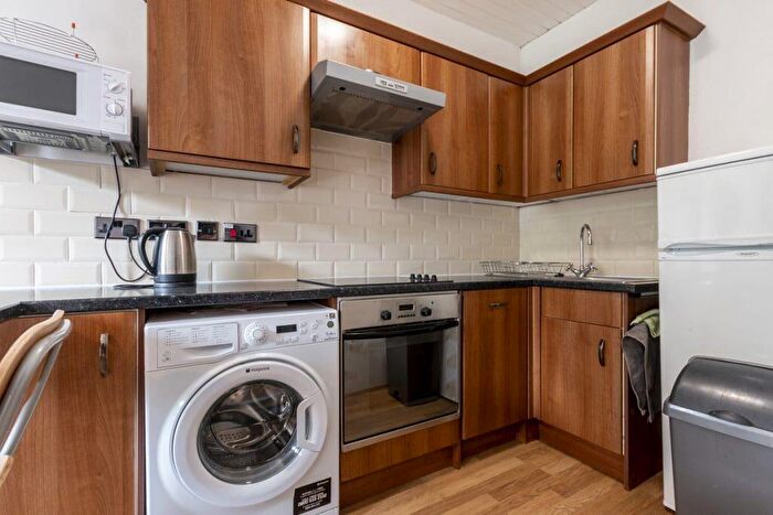 1 Bedroom Flat To Rent In L Broughton Road, Edinburgh, EH7