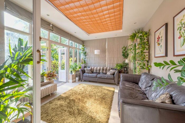 2 Bedroom Flat To Rent In Strawberry Hill Road, Strawberry Hill, Twickenham, TW1