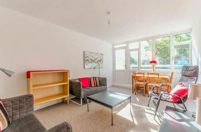 3 Bedroom Maisonette To Rent In Redcastle Close, Shadwell, London, E1W