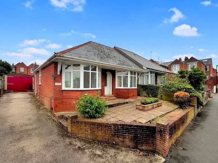 2 Bedroom Bungalow To Rent In Moor Green Road, Cowes, PO31