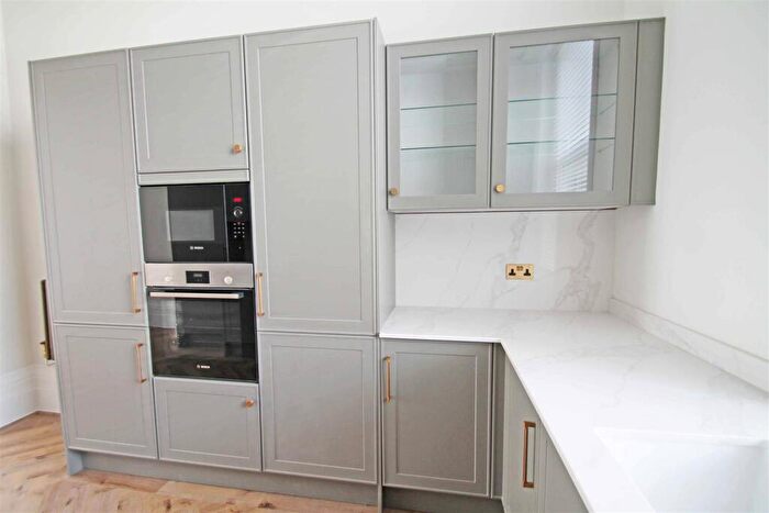 3 Bedroom Flat To Rent In Lansdowne Place, Hove, BN3