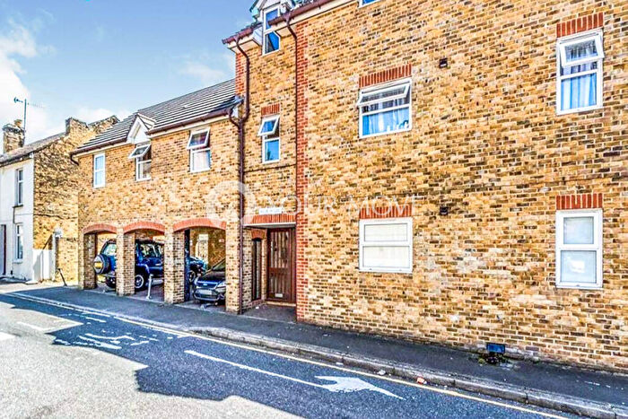 1 Bedroom Flat To Rent In Beck House Crown Street, Gillingham, Kent, ME7