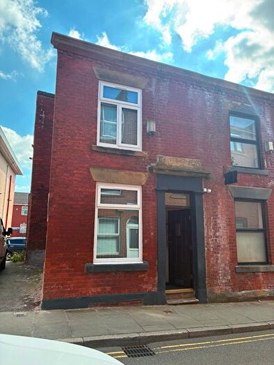 2 Bedroom End Of Terrace House To Rent In Retiro Street, Oldham, OL1