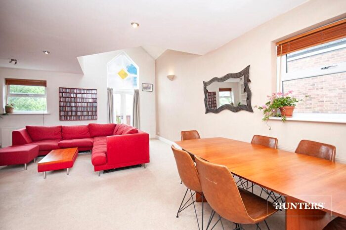 3 Bedroom Flat For Sale In Shoot Up Hill, W. Hampstead Borders, London, NW2