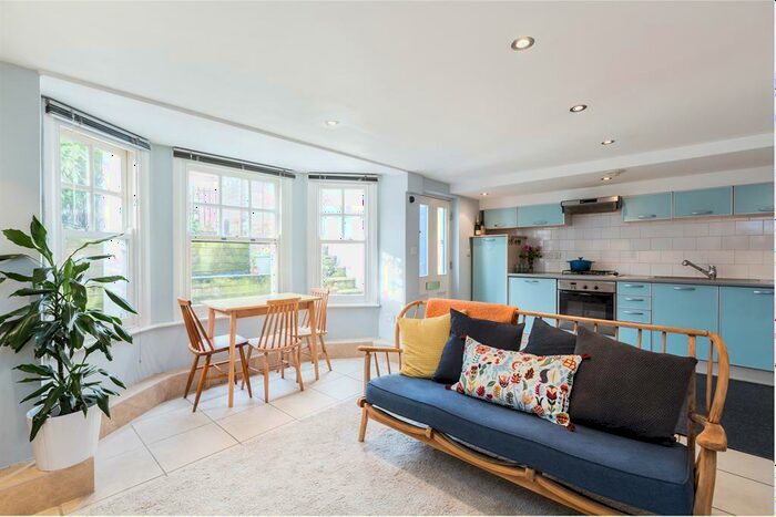 2 Bedroom Flat To Rent In Durley Road, London, N16