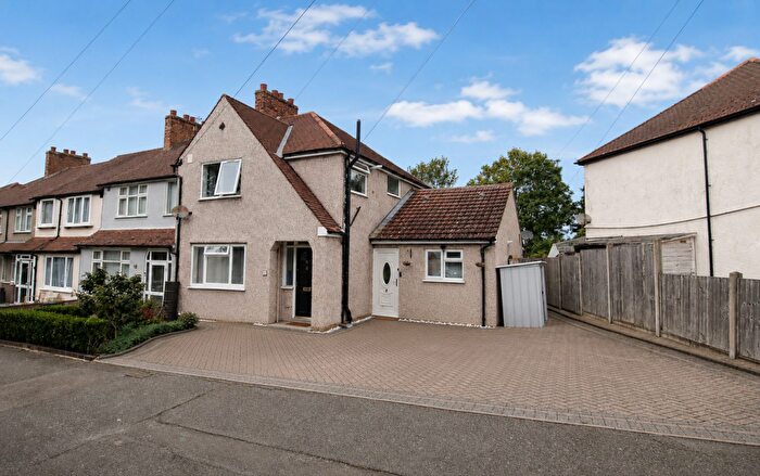 1 Bedroom Maisonette To Rent In Stanley Square, Carshalton, SM5