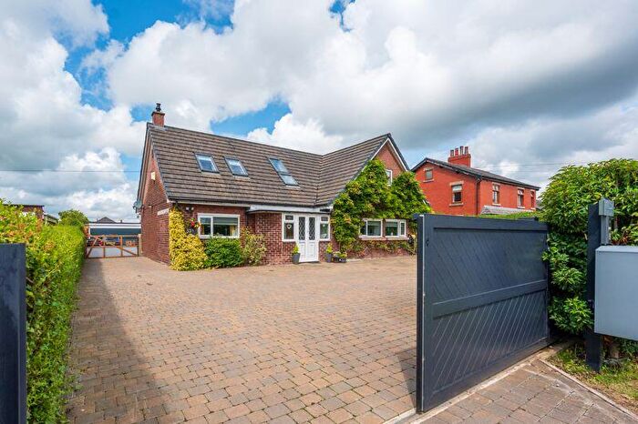 4 Bedroom Detached House For Sale In Leyland Lane, Leyland, PR25