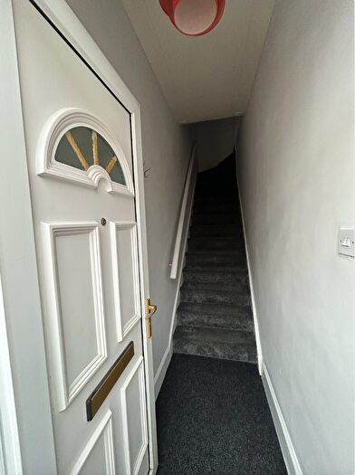 3 Bedroom Flat To Rent In Ripon Street, Gateshead, Tyne And Wear, NE8
