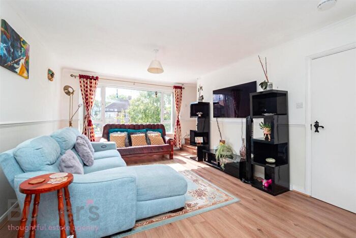 2 Bedroom Maisonette To Rent In Benhill Wood Road, Sutton, SM1
